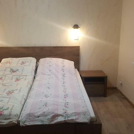 Pod Srebrna Roza Daire Chęciny Dış mekan fotoğraf