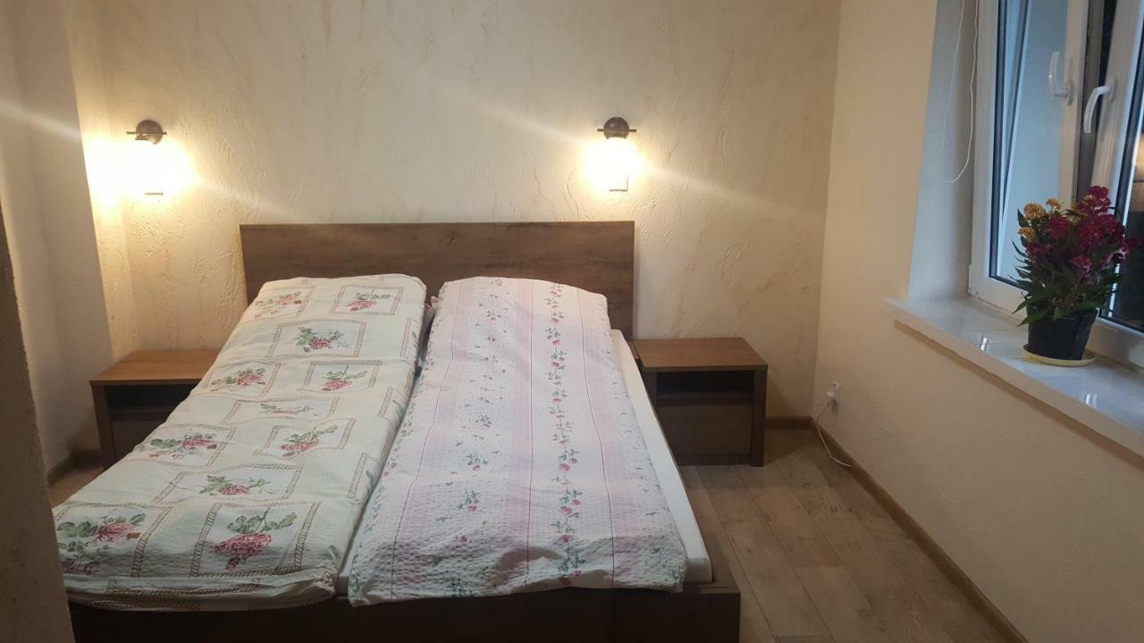 Pod Srebrna Roza Daire Chęciny Dış mekan fotoğraf