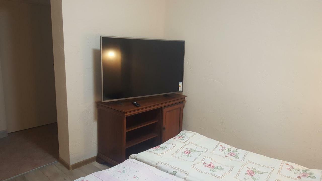 Pod Srebrna Roza Daire Chęciny Dış mekan fotoğraf